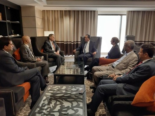 قيادة الكتلة البرلمانية للإصلاح تلتقي السفير الأمريكي لدى اليمن