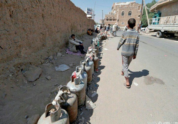 على حساب معاناة شعب.. صنعاء: حيلة حوثية جديدة لتحقيق مكاسب من تجارة الغاز
