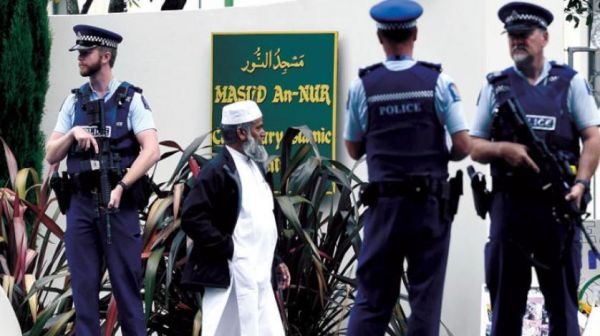 عودة المصلين لـ"مسجد النور" في نيوزيلندا وسط حشود غفيرة من الزائرين