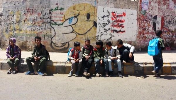 في ذكرى العاصفة.. الحوثيون يعطلون المدارس ويُرغمون الطلاب لتنظيف أماكن الاحتفال
