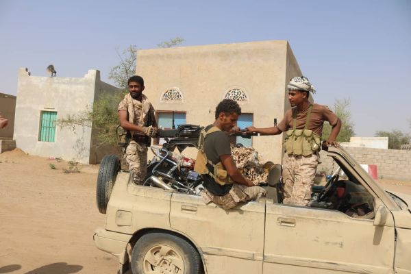 الجيش الوطني يأسر 45 حوثيا بمديرية عبس بمحافظة حجة