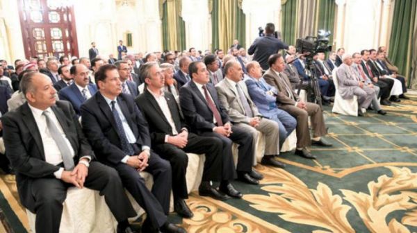 صحيفة: البرلمان اليمني سيعقد جلساته بحضرموت بحضور هادي