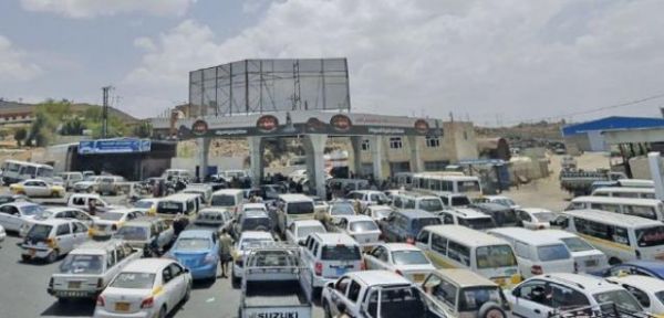 أزمة مشتقات نفطية جديدة تخنق الحياة في العاصمة صنعاء