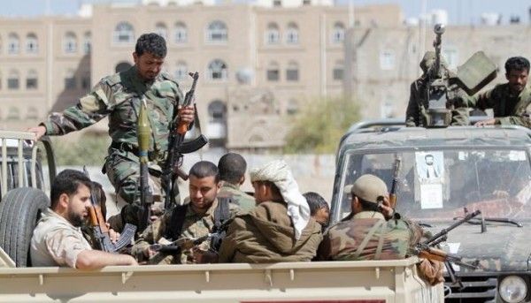 مركز دراسات: الحوثية "مافيا إرهابية" تعامل اليمنيين "رهائن لا مواطنين"