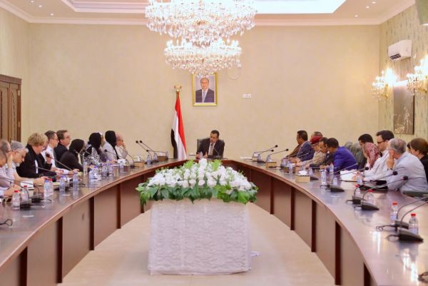 رئيس الحكومة: الأزمة الإنسانية نتيجة انقلاب الحوثيين وتدمير الدولة