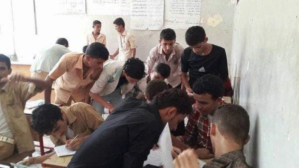 "الغش في الامتحانات" المادة المقررة للطلاب في مناطق الحوثيين