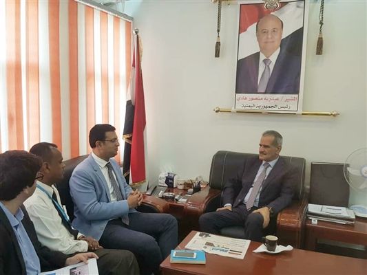 الحكومة الشرعية تفضح تواطؤ اليونيسيف مع الحوثيين في نهب حوافز المعلمين