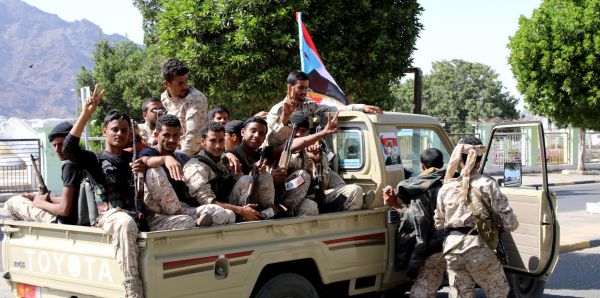 الحكومة: التماهي مع انقلاب "الانتقالي" يهدد مشروعية التحالف والمعركة ضد الحوثيين