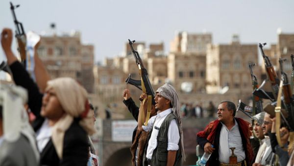 طالبوا بفدية جائرة للإفراج عنهم.. الحوثيون يختطفون شقيق مختطف سابق بصنعاء