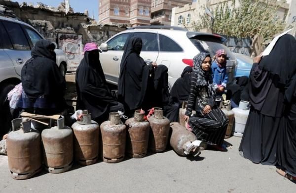 أسطوانة الغاز.. أداة الحوثيين لمساومة وابتزاز  سكان صنعاء