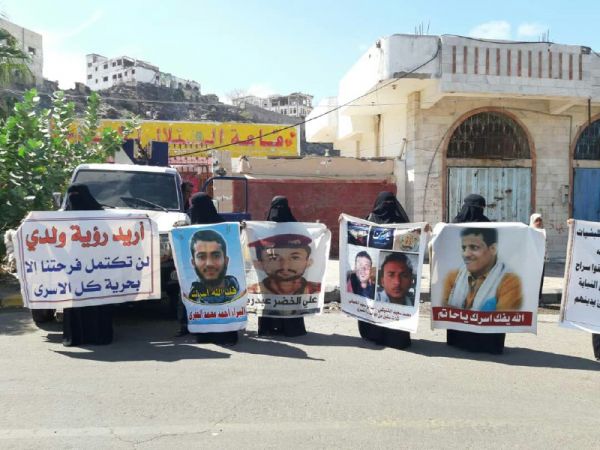 رابطة الأمهات تجدد المطالبة بالإفراج عن المختطفين والمخفيين في عدن