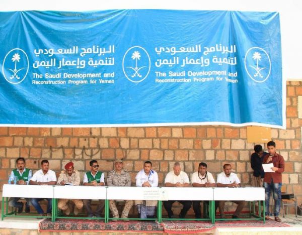"إعمار اليمن" يوفر الأثاث المدرسي لـ 8 آلاف طالب وطالبة في المهرة وسقطرى