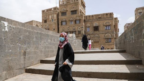 المليشيات الحوثية تتنصل وتحمل المشافي والمراكز الأهلية مسؤولية تعقيم شوارع صنعاء