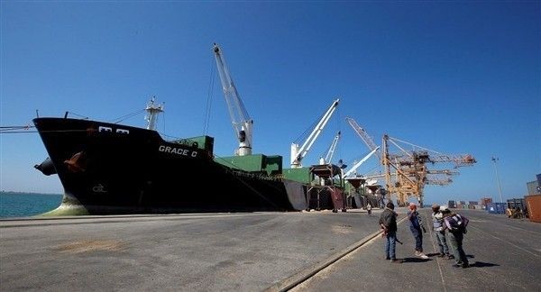 الحكومة تدين احتجاز مليشيات الحوثي مساعدات صحية في ميناء الحديدة