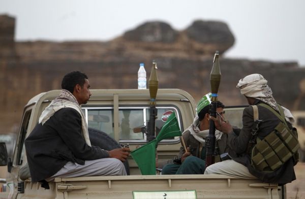 الفساد والمناصب تفجّر صراع أجنحة "الحوثية" مجددا وقيادي يدعو للتظاهر ويتراجع تحت التهديد