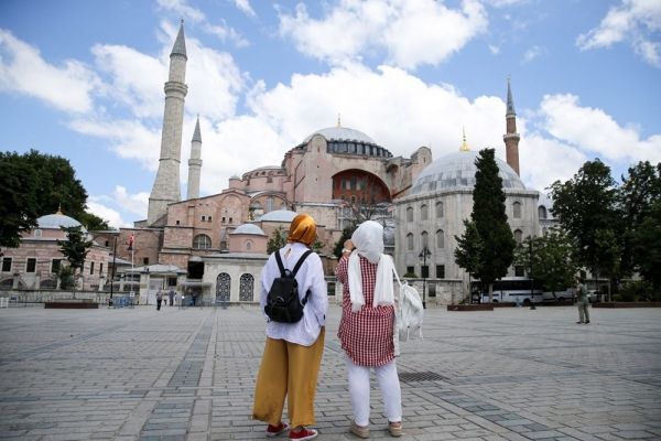 وسط انتقادات.. الرئيس التركي يوقع مرسوما يحول آيا صوفيا إلى مسجد
