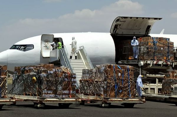 وصول طائرة إغاثة عبر مطار صنعاء وعلى متنها 14 طناً من المساعدات الطبية
