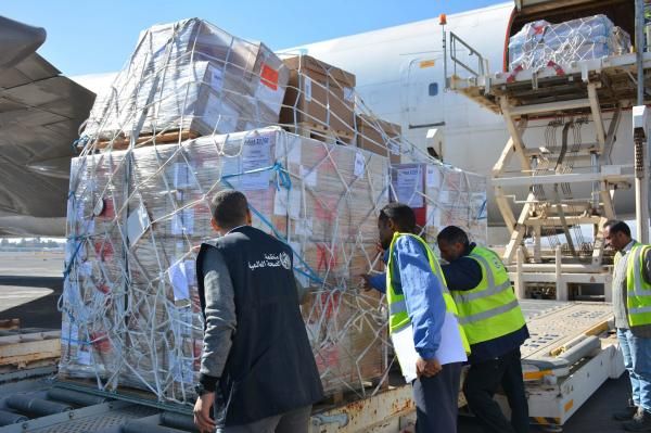 وصول طائرة شحن عليها مساعدات طبية إلى مطار صنعاء