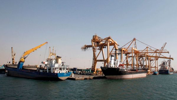 المليشيا الحوثية ترفض مبادرة حكومية لدخول النفط إلى ميناء الحديدة