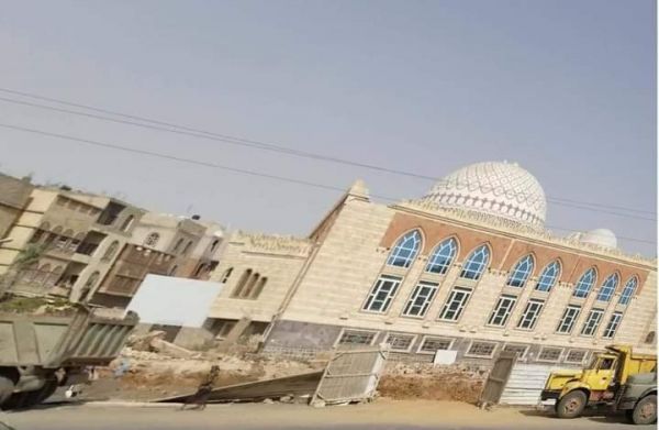 مليشيا الحوثي تهدم سور مسجداً في صنعاء وتسطو على أرضٍ تتبعه