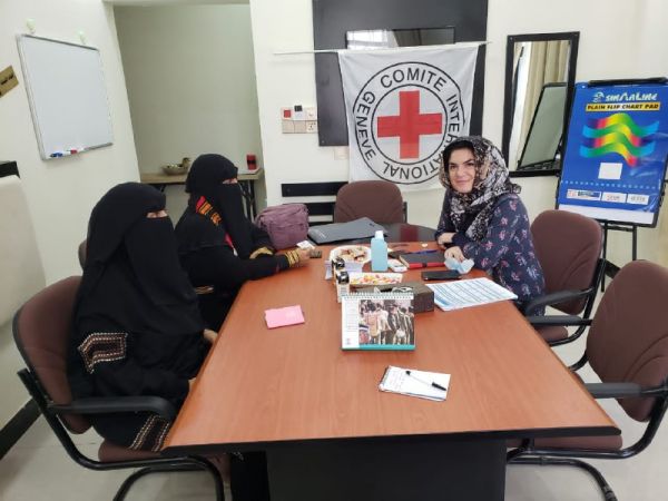 "أمهات المختطفين" تطالب الصليب الأحمر بالبحث عن مختطفة في سجون الحوثيين