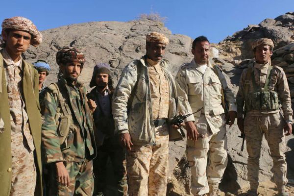 قائد جبهة جبل مراد: (الحوثية) تخسر كل يوم وضربات الجيش والمقاومة أضعفتها