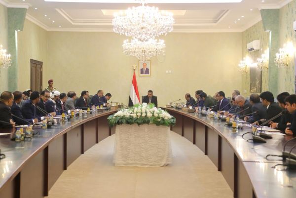 الحكومة تعقد اجتماعها الأول في عدن ورئيس الوزراء يجدد: "الحوثية" وراء الهجوم