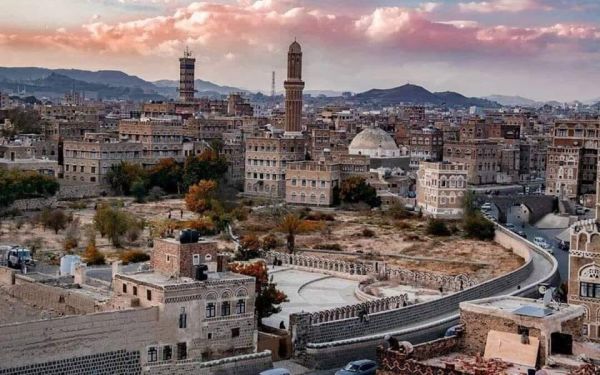 زيادة جنونية في إيجارات الشقق تثير غضب "سكان" العاصمة والملاك: ضرائب الحوثي السبب