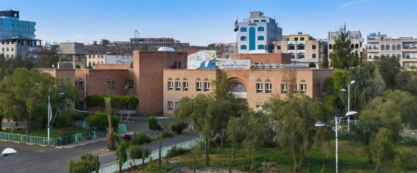 المليشيات توقف أكاديميين بجامعة صنعاء بعد رفضهم تدريس مقررات طائفية