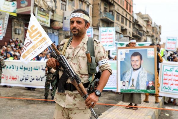 وزير يمني: زعيم مليشيا الحوثي يوجه بصرف الأموال المنهوبة على سلالته من أبناء صعدة