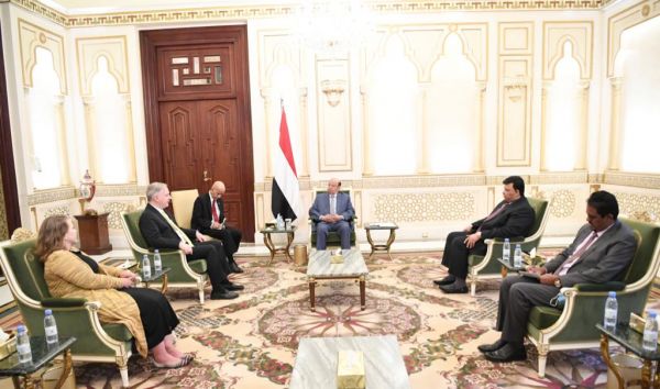 الرئيس هادي يؤكد على متانة علاقة اليمن مع الولايات المتحدة الأمريكية