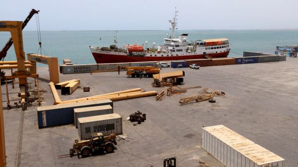 ميليشيا الحوثي ترفض إنزال حمولة سفينة من القمح بميناء الحديدة