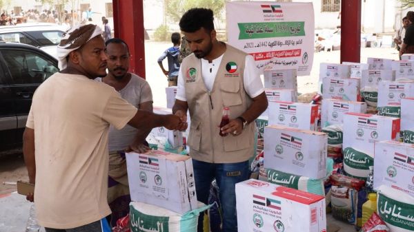 الجمعية الكويتية للإغاثة توزيع سلل غذائية بمحافظة أبين