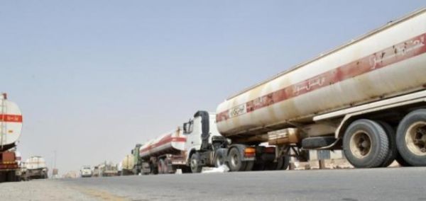 مليشيا الحوثي تواصل احتجاز مئات الشاحنات من الوقود على مداخل العاصمة صنعاء