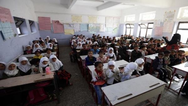نقابة المعلمين اليمنيين تدعو التعليم الخاص إلى رفع رواتب المعلمين وتحديد حد أدنى للأجور