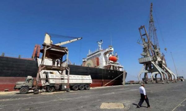 حركة تفريغ سفن الوقود والحبوب في ميناء الحديدة تكشف زيف ادعاءات مليشيا الحوثي