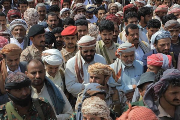 تشييع رسمي وشعبي مهيب في مارب لجثمان فقيد الوطن الشيخ علي القبلي نمران