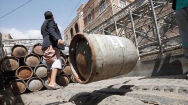 نسبة إضافية.. مليشيا الحوثي تستغل شركة الغاز لنهب مالكي المطاعم والبوافي بصنعاء