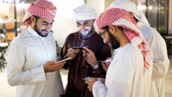 شعوب عربية تتصدر الدول الأكثر إدماناً على الهواتف الذكية