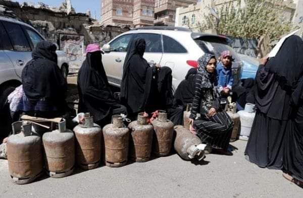 الغاز في صنعاء .. خدمة أساسية أم وسيلة لتعقب المواطنين وفرزهم ؟