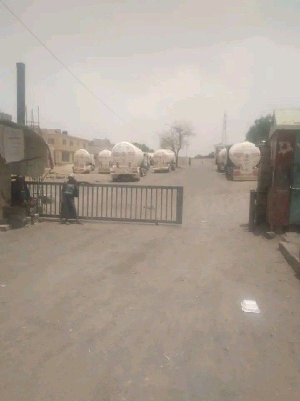 مليشيا الحوثي تحتجز مقطورات الغاز وتمنع وصوله لمواطني صنعاء