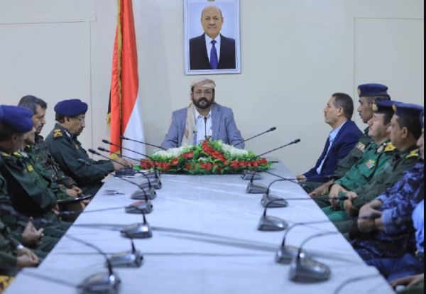 رأس اجتماعاً للقيادات الأمنية بمأرب.. العرادة يشدد على رفع الجاهزية القتالية