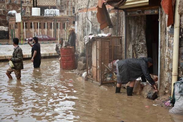 أمطار غزيرة تتسبب بتهدم عدة منازل في صنعاء القديمة