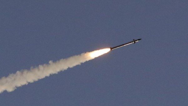 مليشيا الحوثي تفشل في إطلاق صاروخ من إحدى معسكراتها جنوبي صنعاء