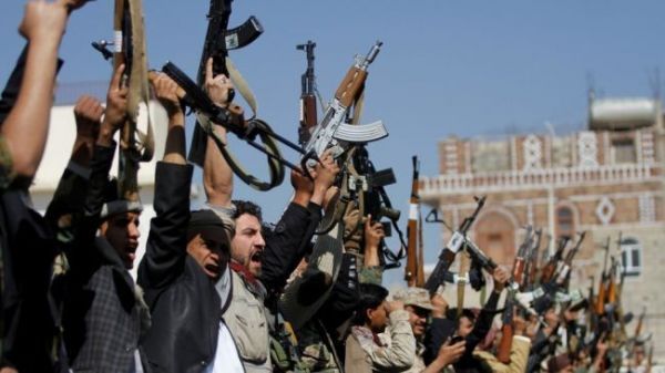 اعتصام مفتوح للعشرات من أبناء ثلاث قبائل بصنعاء رفضاً لجبايات الحوثي
