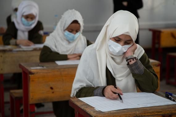 بعد أن دمرت التعليم العام .. مليشيا الحوثي تسطو على المدارس الأهلية