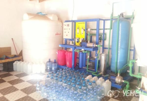 مليشيا الحوثي تغلق المئات من محطات تعبئة مياه الشرب بصنعاء
