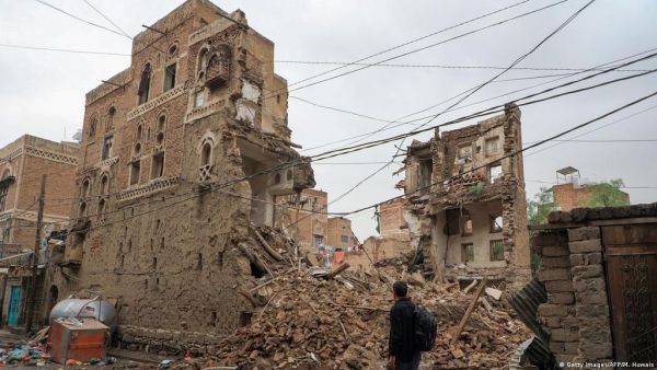 وفاة واصابة سبعة أشخاص جراء انهيار مبنى قديم في صنعاء