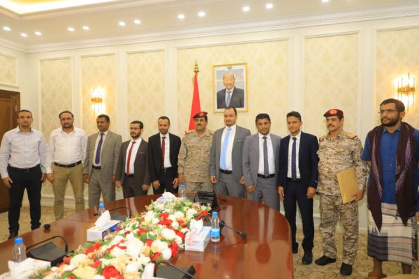 وزير الدفاع يستقبل الصحفيين المحررين يشيد بنضالهم بوجه مليشيا الحوثي  
