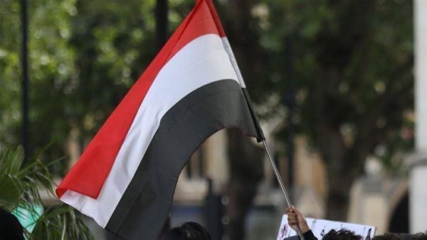 الحكومة اليمنية ترحب بجهود السلام الشامل المبني على المرجعيات الثلاث